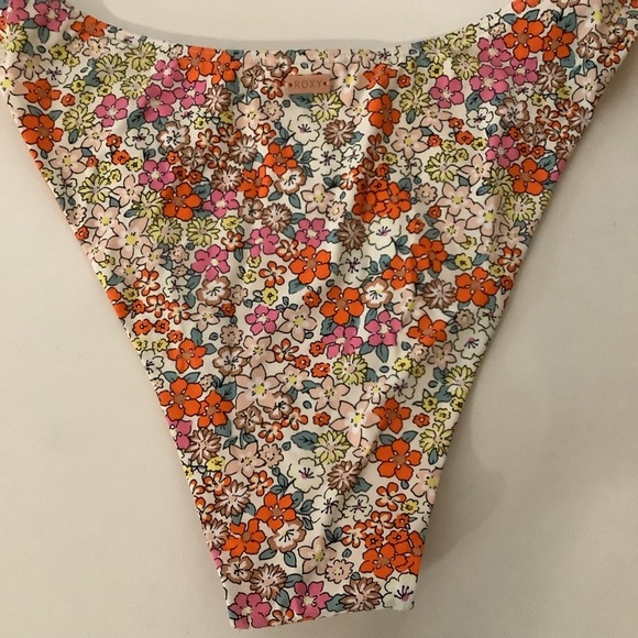 Roxy Size XL Floral Bikini Bottom with Side Ties. New Without Tags - Picture 5 of 5